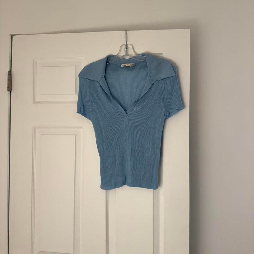 Alice + Olivia Martha V-Neck  Ribbed Polo Shirt – Women’s Size M, Light Blue - Picture 2 of 5